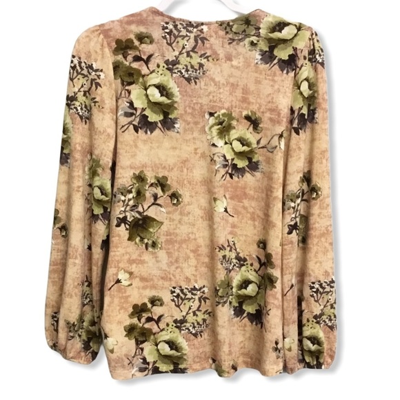 NWOT ENTRO FLORAL PRINT TOP - Picture 3 of 7